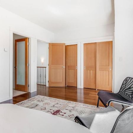 Cedar Hill Sunlit Stay - Bright Spacious & Modern Вікторія Екстер'єр фото