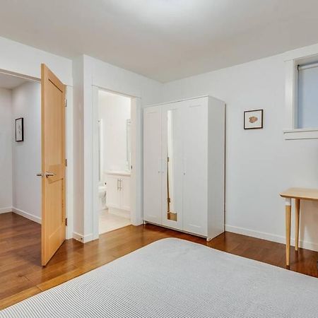 Cedar Hill Sunlit Stay - Bright Spacious & Modern Вікторія Екстер'єр фото