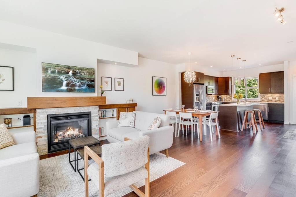Cedar Hill Sunlit Stay - Bright Spacious & Modern Вікторія Екстер'єр фото