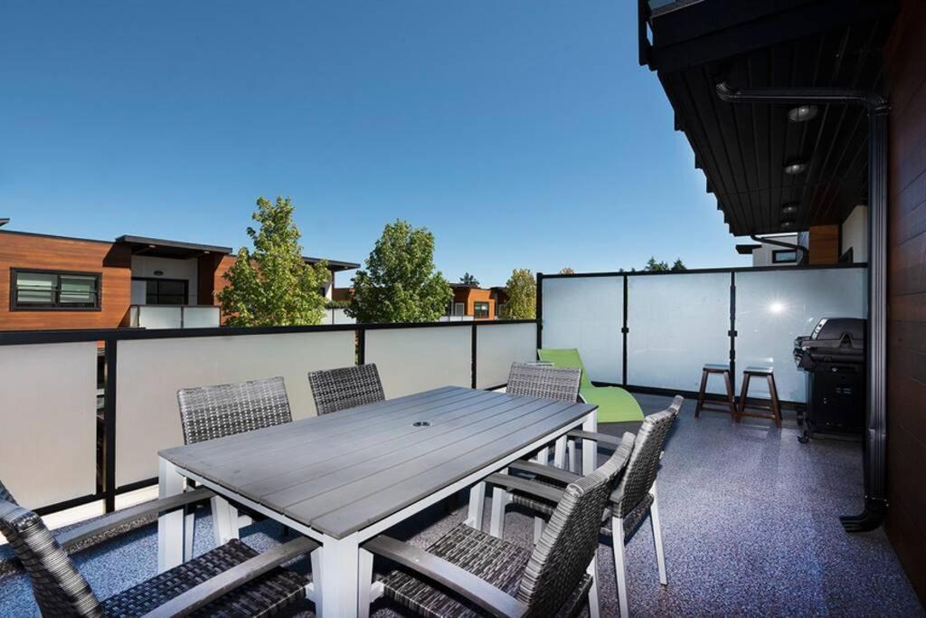 Cedar Hill Sunlit Stay - Bright Spacious & Modern Вікторія Екстер'єр фото