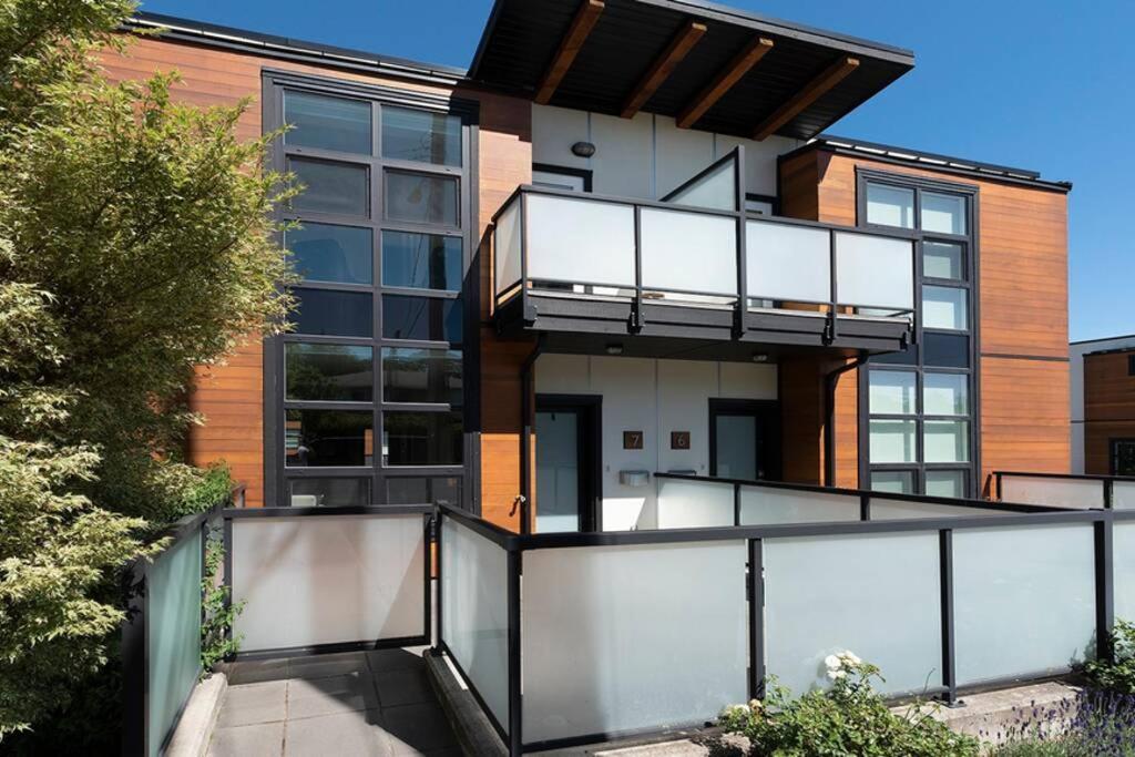 Cedar Hill Sunlit Stay - Bright Spacious & Modern Вікторія Екстер'єр фото
