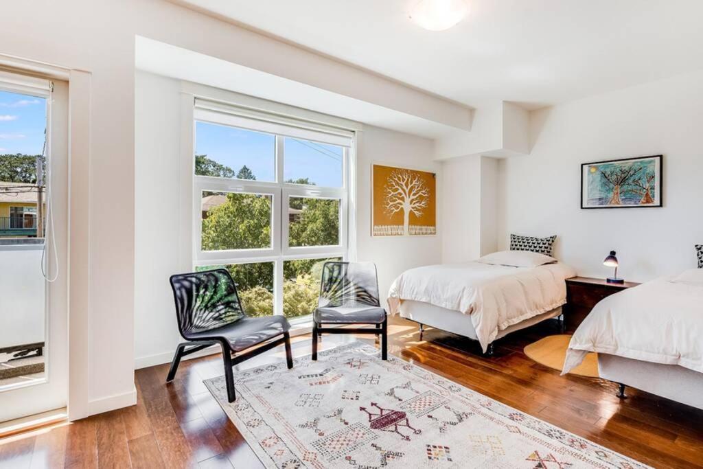 Cedar Hill Sunlit Stay - Bright Spacious & Modern Вікторія Екстер'єр фото