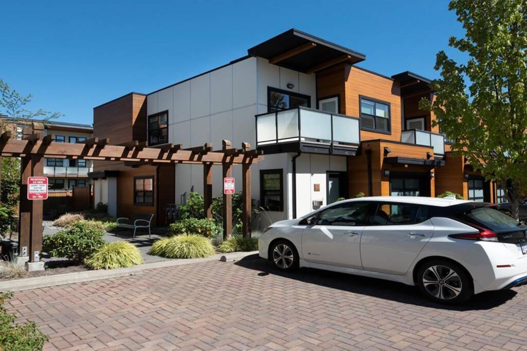 Cedar Hill Sunlit Stay - Bright Spacious & Modern Вікторія Екстер'єр фото