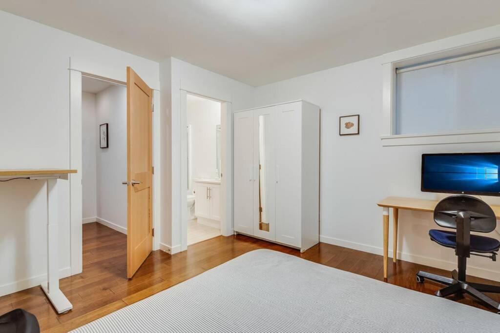 Cedar Hill Sunlit Stay - Bright Spacious & Modern Вікторія Екстер'єр фото