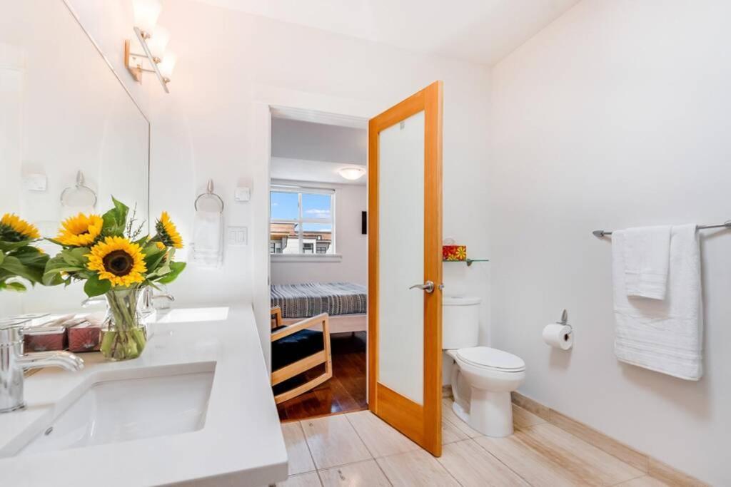 Cedar Hill Sunlit Stay - Bright Spacious & Modern Вікторія Екстер'єр фото